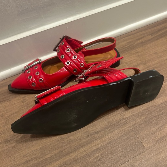 RED STUDDED POINT TOE FLAT - Picture 4 of 4